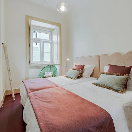 Tagus Views - 2br Alfama Castle - Historic Gem Апартаменты Лиссабон