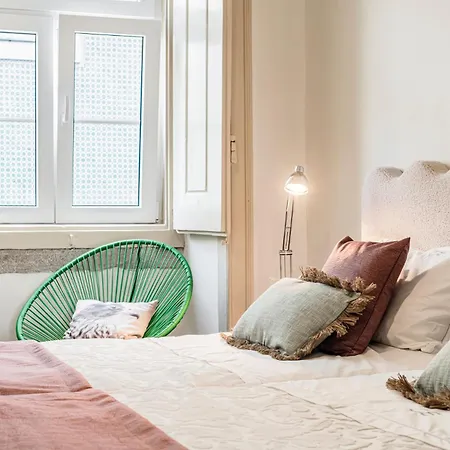 Tagus Views - 2br Alfama Castle - Historic Gem Лиссабон