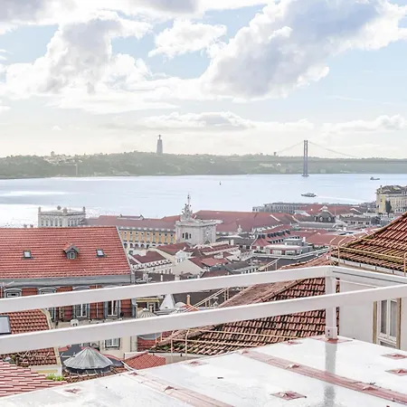 Апартаменты Tagus Views - 2br Alfama Castle - Historic Gem