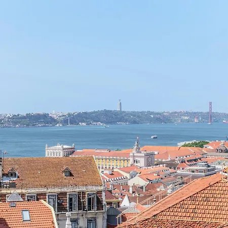 Tagus Views - 2br Alfama Castle - Historic Gem Apartamento Lisboa