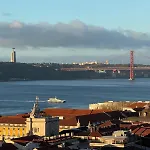 아파트 Tagus Views - 2br Alfama Castle - Historic Gem *