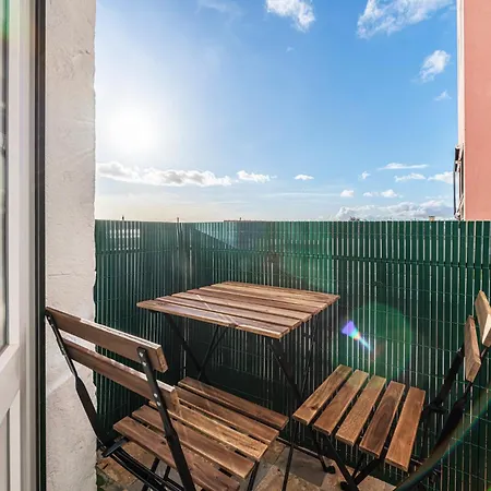 Tagus Views - 2br Alfama Castle - Historic Gem * Lissabon