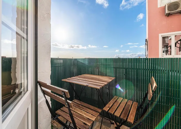 Tagus Views - 2br Alfama Castle - Historic Gem * Lisboa