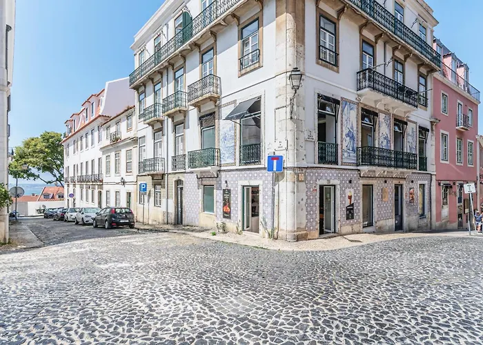 Tagus Views - 2br Alfama Castle - Historic Gem Διαμέρισμα