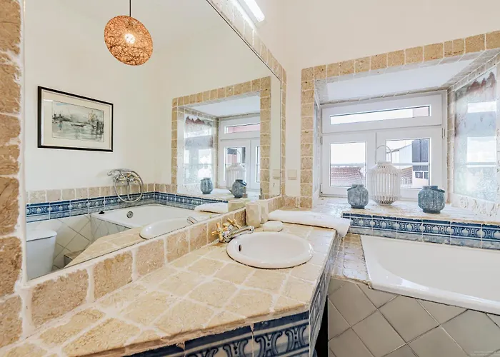 Tagus Views - 2br Alfama Castle - Historic Gem Διαμέρισμα *