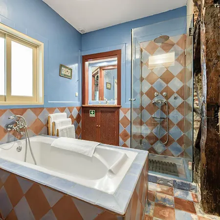 Tagus Views - 2br Alfama Castle - Historic Gem Lisboa